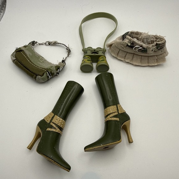 MGA Entertainment Other - Bratz Wild Life Safari Cloe 2004 Replacement Shoes Purse Skirt & Binoculars